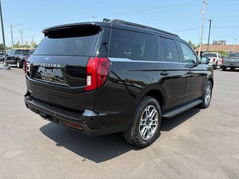 Used 2025 Ford Expedition Active AWD/4WD image 6