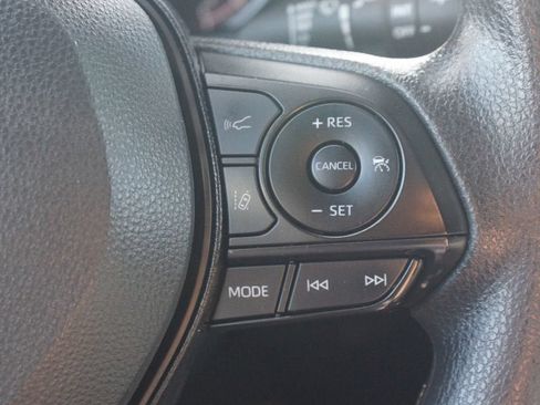 Used 2025 Toyota RAV4 XLE AWD/4WD image 10