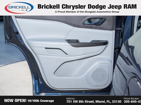 Used 2018 GMC Acadia SLT image 13