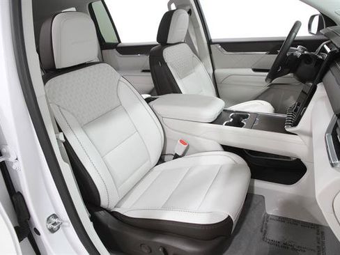 Used 2025 GMC Acadia Denali w/ LPO, Floor Liner Package FWD image 17