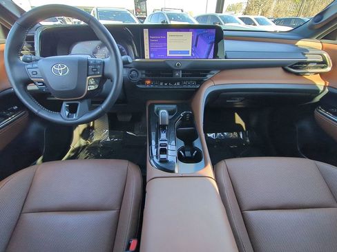 Used 2025 Toyota Crown Signia w/ Advanced Technology Package image 15