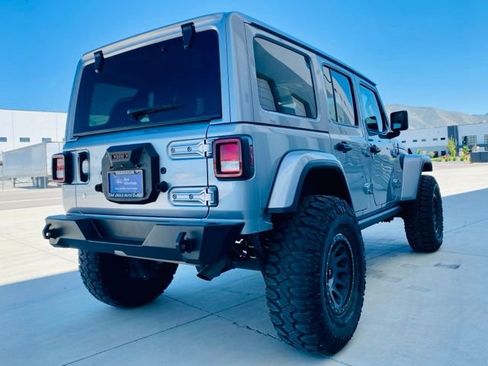 Used 2019 Jeep Wrangler Unlimited Sahara w/ Uconnect 4C Nav & Sound Group AWD/4WD image 4