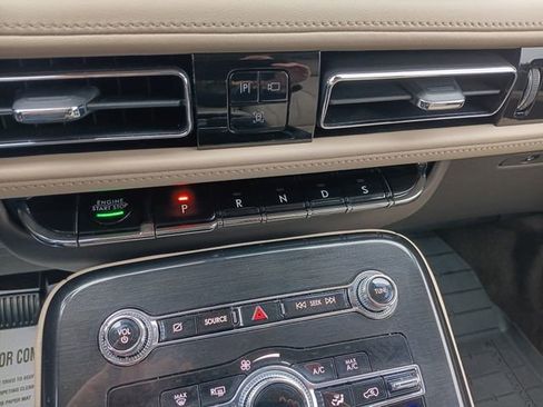 Used 2022 Lincoln Nautilus AWD image 4