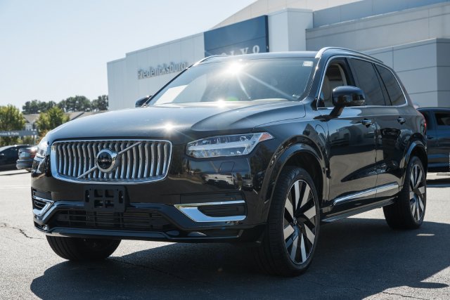 Certified 2025 Volvo XC90 T8 Plus w/ Protection Package Premier AWD/4WD image 3