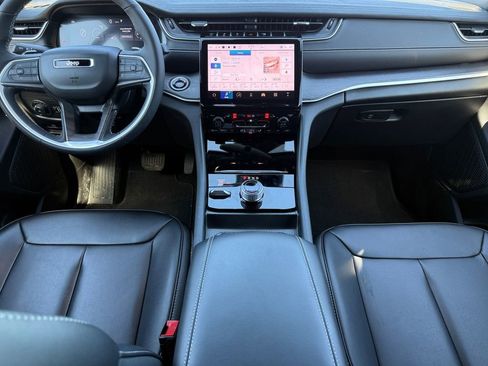 Used 2024 Jeep Grand Cherokee Limited image 10