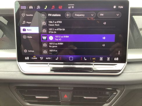 New 2026 Volkswagen Tiguan SE image 18