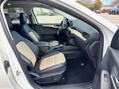 Used 2022 Ford Escape Titanium w/ Titanium Premium Package image 27