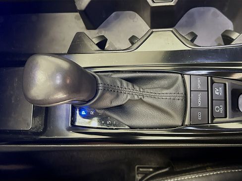 Used 2025 Toyota Camry SE image 25