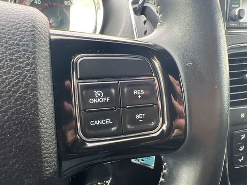 Used 2018 Dodge Grand Caravan SE image 24