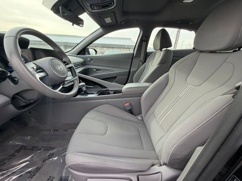 Used 2025 Hyundai Elantra SEL image 27