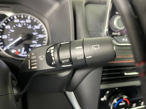Used 2025 Nissan Rogue SV AWD/4WD image 23