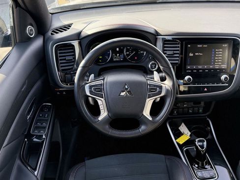 Used 2022 Mitsubishi Outlander LE image 23