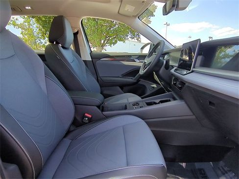 New 2025 Volkswagen Tiguan SE image 21