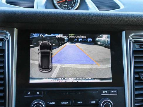 Used 2018 Porsche Macan image 22