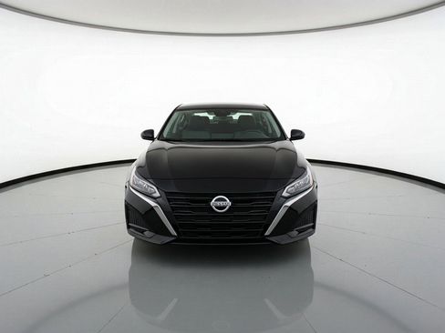 Used 2025 Nissan Altima 2.5 SV FWD image 2