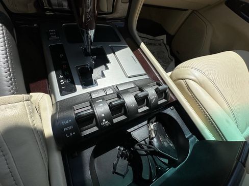 Used 2013 Lexus LX 570 4WD w/ Luxury Pkg image 13