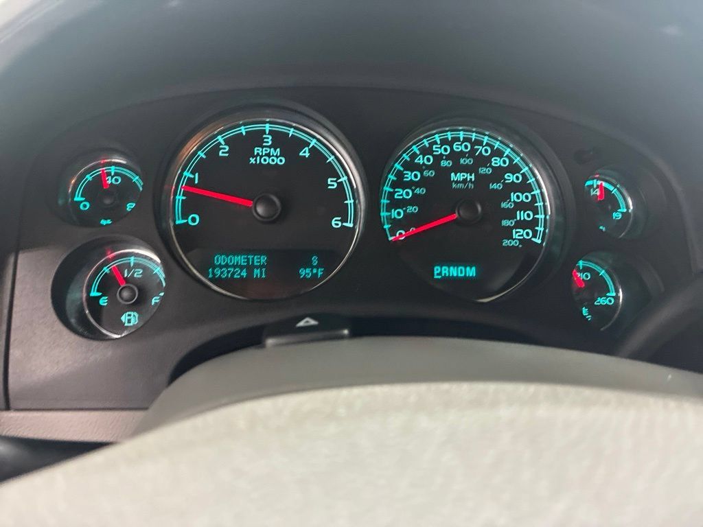 Used 2014 GMC Yukon SLT w/ SLT Chrome Package AWD/4WD image 19