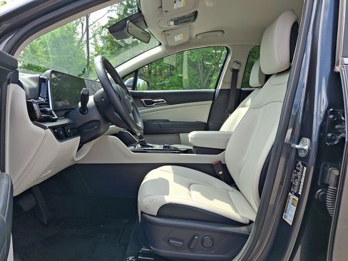 Used 2023 Kia Sportage EX AWD/4WD image 13