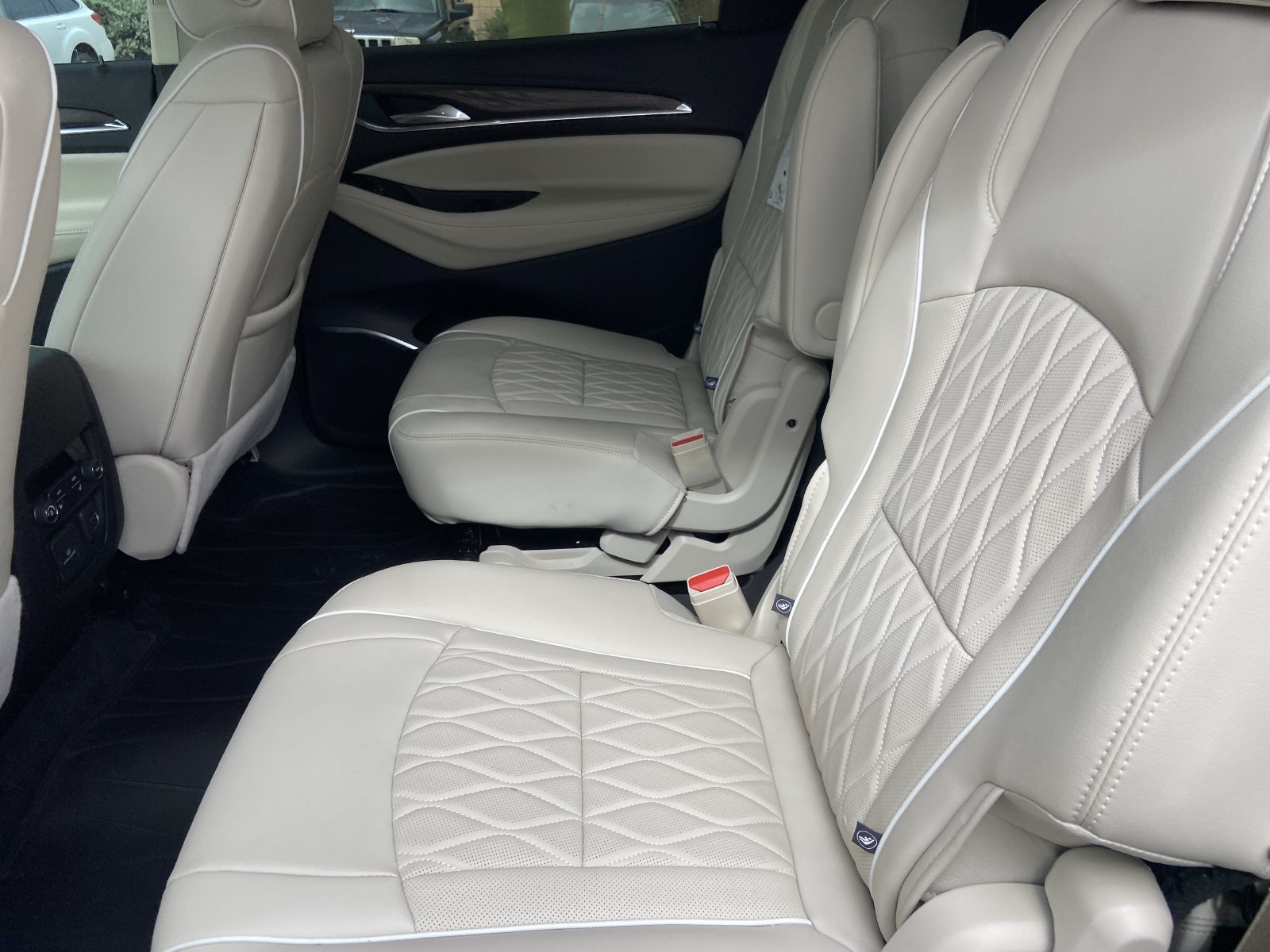 Used 2024 Buick Enclave Avenir w/ Avenir Technology Package AWD/4WD image 10