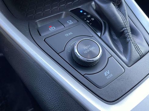 Used 2023 Toyota RAV4 SE w/ Convenience Package image 43