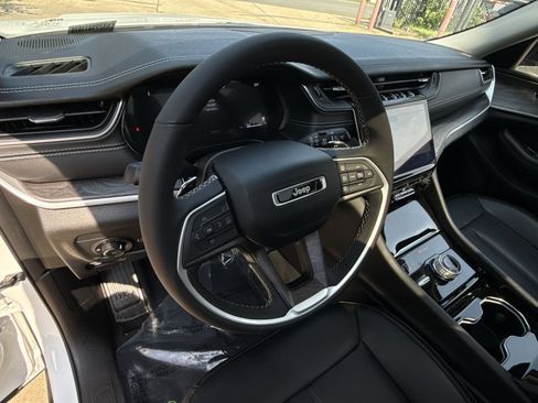 Used 2023 Jeep Grand Cherokee L Limited AWD/4WD image 21