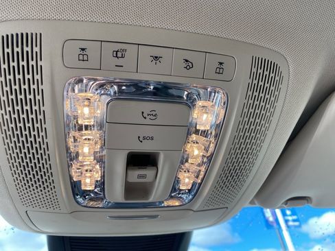 Used 2021 Mercedes-Benz GLE 350 4MATIC w/ Premium Package image 28