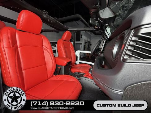 Used 2025 Jeep Wrangler Unlimited Rubicon AWD/4WD image 24