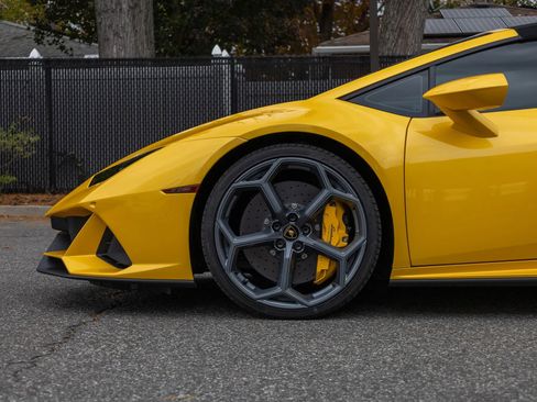Used 2024 Lamborghini Huracan EVO image 23