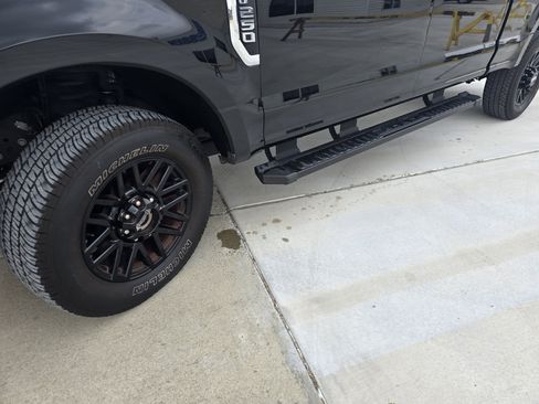 Used 2022 Ford F250 XLT w/ Black Appearance Package image 7