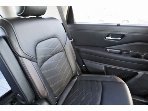 Certified 2023 Nissan Pathfinder Platinum image 12