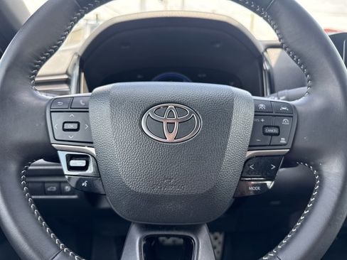 Used 2025 Toyota Camry SE image 17