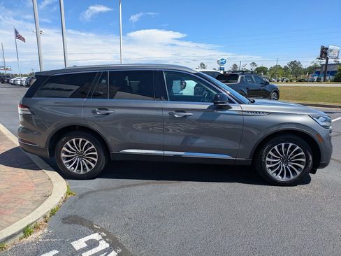 Used 2023 Lincoln Aviator Reserve AWD/4WD image 4
