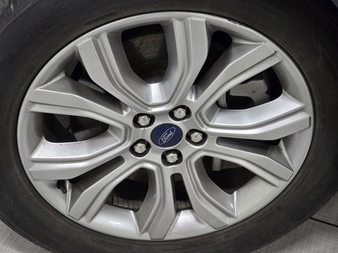 Used 2022 Ford Edge Titanium w/ Equipment Group 301A image 9