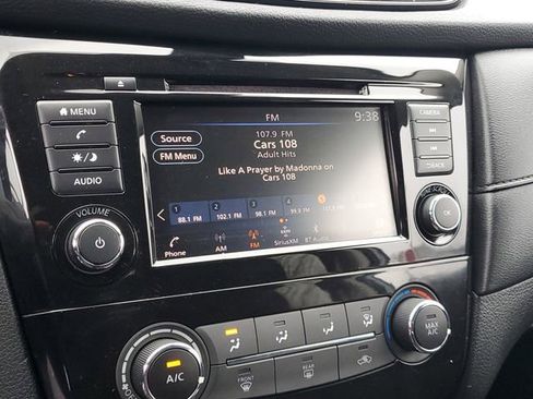 Used 2019 Nissan Rogue S image 24