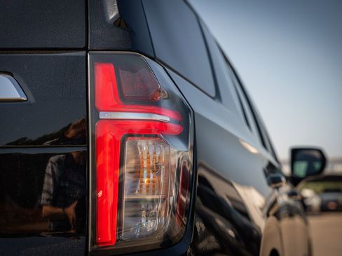 Used 2024 Chevrolet Tahoe LT AWD/4WD image 17