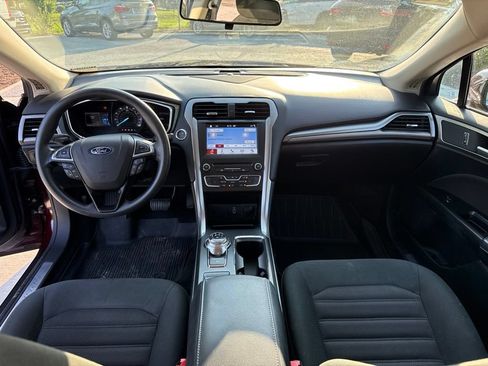 Used 2017 Ford Fusion SE w/ Fusion SE Technology Package FWD image 14