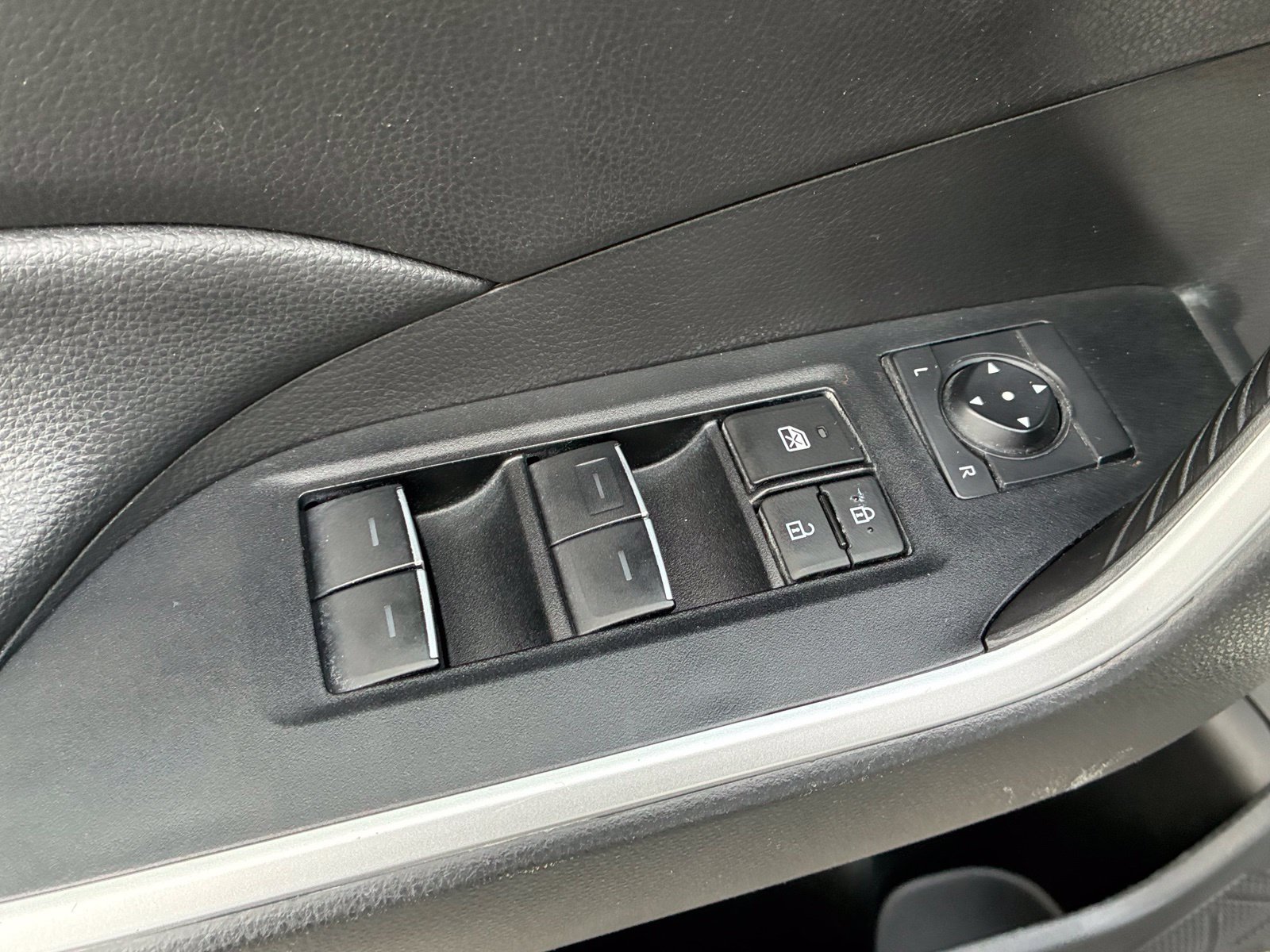 Used 2023 Toyota RAV4 XLE FWD image 13