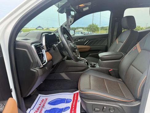 Used 2024 GMC Canyon AT4 w/ AT4 Premium Package AWD/4WD image 9