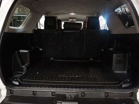 Used 2016 Toyota 4Runner SR5 AWD/4WD image 17