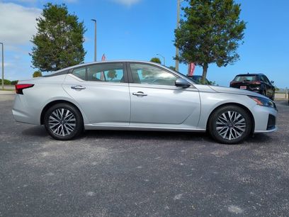 Used 2023 Nissan Altima 2.5 SV