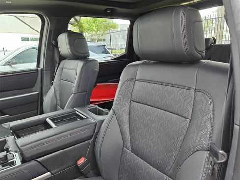 Used 2025 Toyota Tundra Limited AWD/4WD image 10