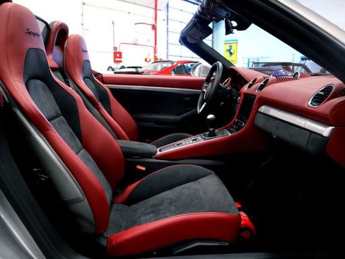 Used 2023 Porsche 718 Boxster Spyder RWD image 24