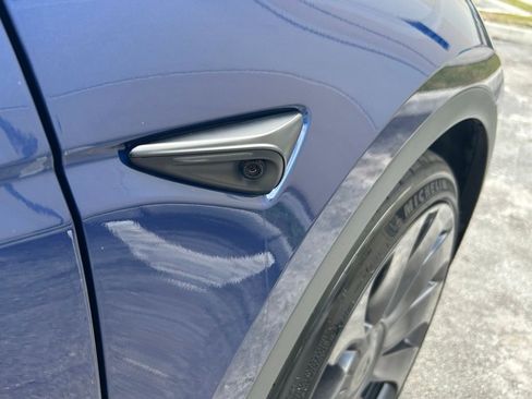 Used 2023 Tesla Model Y Performance image 29