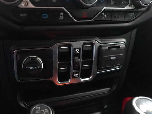 Used 2022 Jeep Wrangler Unlimited Sahara image 24