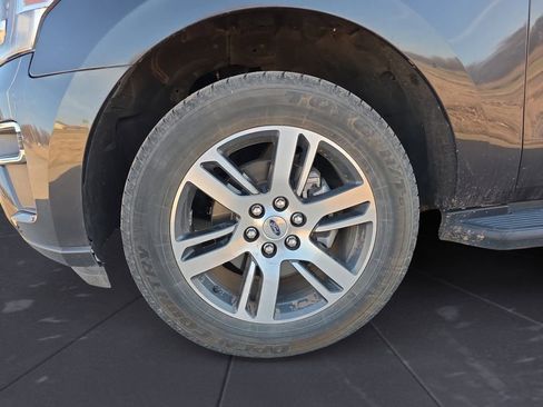 Used 2024 Ford Expedition Limited image 14