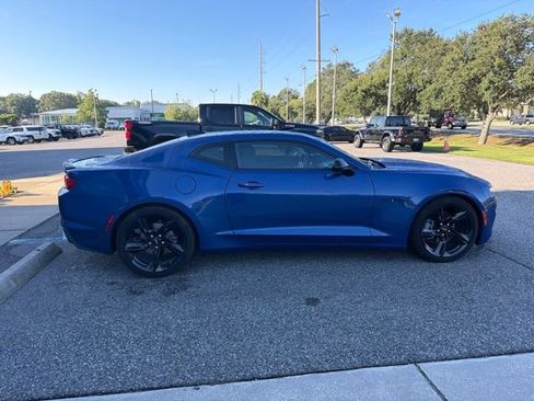 Used 2022 Chevrolet Camaro LT RWD image 4