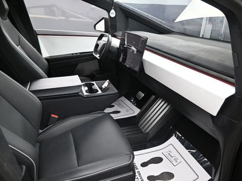 Used 2024 Tesla Cybertruck Cyberbeast AWD/4WD image 28