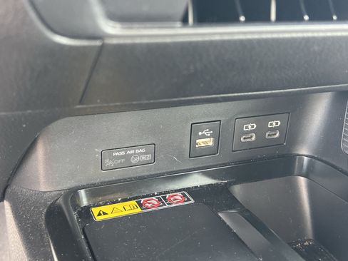 Used 2025 Toyota Camry SE FWD image 27
