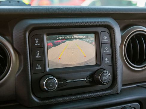 Used 2020 Jeep Wrangler Sport image 15