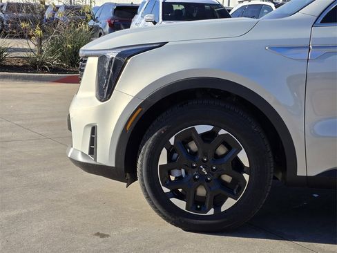 New 2026 Kia Sorento S w/ S Panoramic Sunroof Package image 9